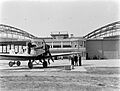 Vliegtuig op de luchthaven van Warschau in Polen, Bestanddeelnr 190-0015