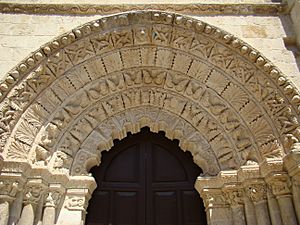 Archivo:Zamora puerta romanica Magdalena 01 lou