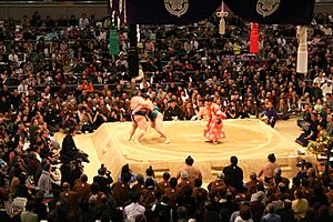 Archivo:2006 March Grand Sumo Tournament in Osaka