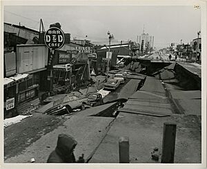 Archivo:4-64. Anchorage - Fourth Ave. Graben. See photos 527,882,301A, 621 (looking east) (24822219172)