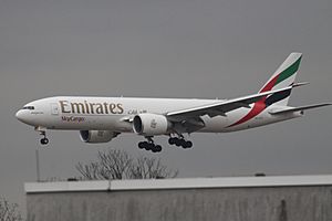 Archivo:A6-EFF Boeing 777F Emirates SkyCargo (7740158562)