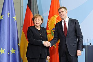 Archivo:Angela Merkel with Igor Luksic