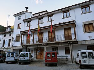 Archivo:Ayuntamiento de Guisando