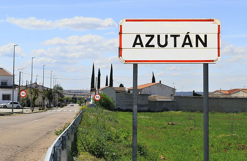 Azután (2024) 01