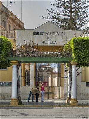 Archivo:Biblioteca Pública del Estado (Melilla), La pública (5247501522)
