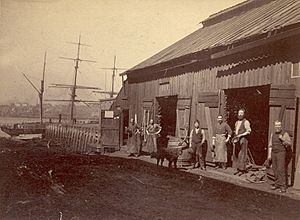 Archivo:Blacksmith Shop Behind Custom House