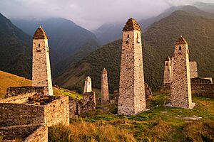 Archivo:Caucasus, Ingushetia, Ингушские боевые и смотровые башни, горы Кавказа