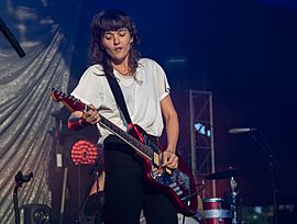 Courtney Barnett (32038172377).jpg