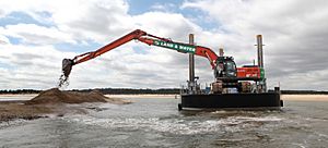 Archivo:Dredging with long reach excavator