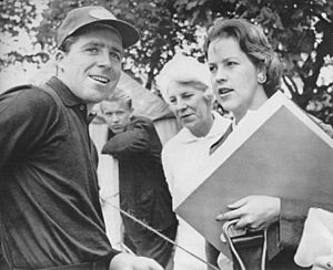 Archivo:Gary Player with wife and her mother 1961