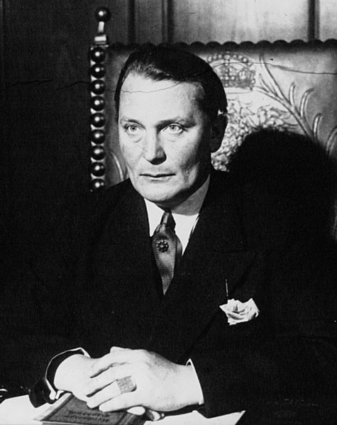 GoeringEnSuDespacho1932 (cropped 2)