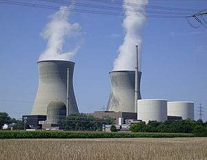 Archivo:Gundremmingen Nuclear Power Plant