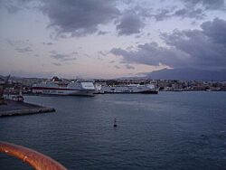 Archivo:Herakleion-port2