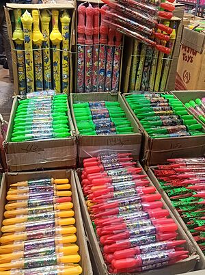 Archivo:Holi festival water gun 01