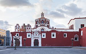 Archivo:Iglesia de Santo Domingo, Puebla, México, 2013-10-11, DD 01
