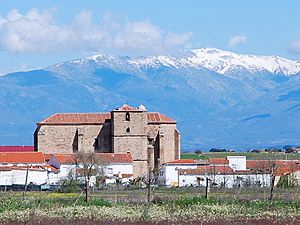 Archivo:Iglesia y caserío de Saucedilla 003