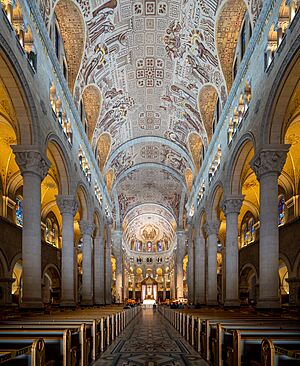 Archivo:Interior of the Basilica of Sainte-Anne-de-Beaupré