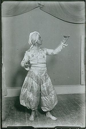 Archivo:Johannes Poulsen in Aladdin 1919