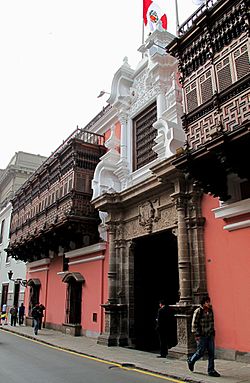Archivo:Lima, Peru Balconies