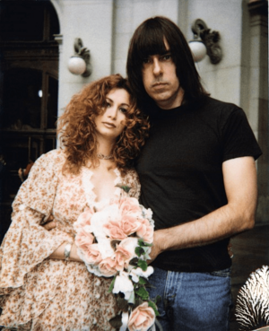 Archivo:Linda and Johnny Ramone