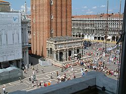 Archivo:Loggetta of Campanile di San Marco, Venice, Italy