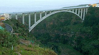 Los Tilos Arch.jpg