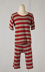 Archivo:Magio (swimming costume) for a man, red and grey striped jersey, 1910s