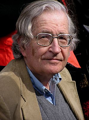Archivo:Noam Chomsky, 2004