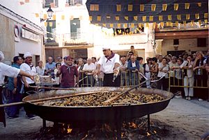 Archivo:Paella day cornudella de montsant 2003