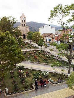 Plaza de Entre Rios, Tarija, Bolivia.jpg