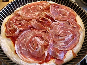 Archivo:Preparation pizza pancetta 2
