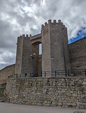 Archivo:Puerta de Sant Miquel, Morella 01