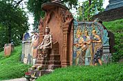 Archivo:Shrine outside Wat Phnom