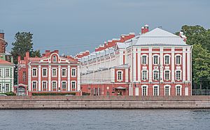 Archivo:Spb Vasilievsky Island Twelve Collegiums asv2019-09