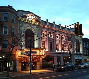 Archivo:Théâtre Rialto (2017) photo 01