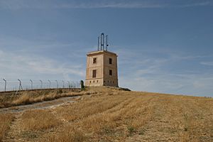 Archivo:Torre de telégrafo de Arévalo (panorámica)