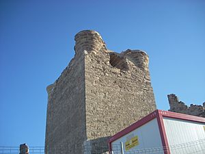 Archivo:Torre principal del castillo de Quel