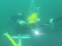 Archivo:Underwater welding