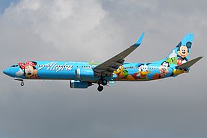 Archivo:Alaska Airlines 737-900 with Disneyworld livery