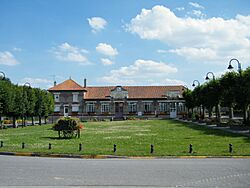 Aubigny (80-France), mairie-école.jpg