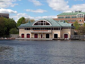 Archivo:BU Boathouse