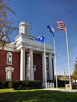 Bland County Courthouse.jpg
