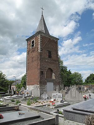 Archivo:Braives, tour de l'église Notre Dame foto2 2012-07-01 13.27