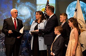 Archivo:Bridenstine Sworn In As NASA Administrator (NHQ201804230002)