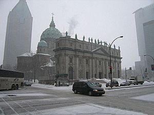 Archivo:Church in snow