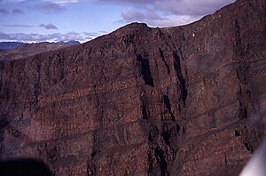 Archivo:Dragon Cliffs, Nunavut