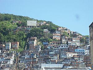 Archivo:Favelas en Río de Janeiro