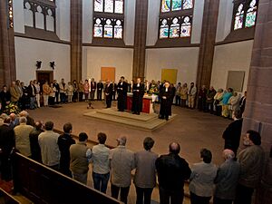 Archivo:Ffm-dreikoenigskirche-gottesdienst