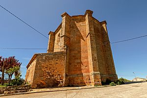 Archivo:Iglesia de Santiago Apostol en Guijo de Ávila Trasera