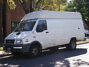 Archivo:Iveco Daily van